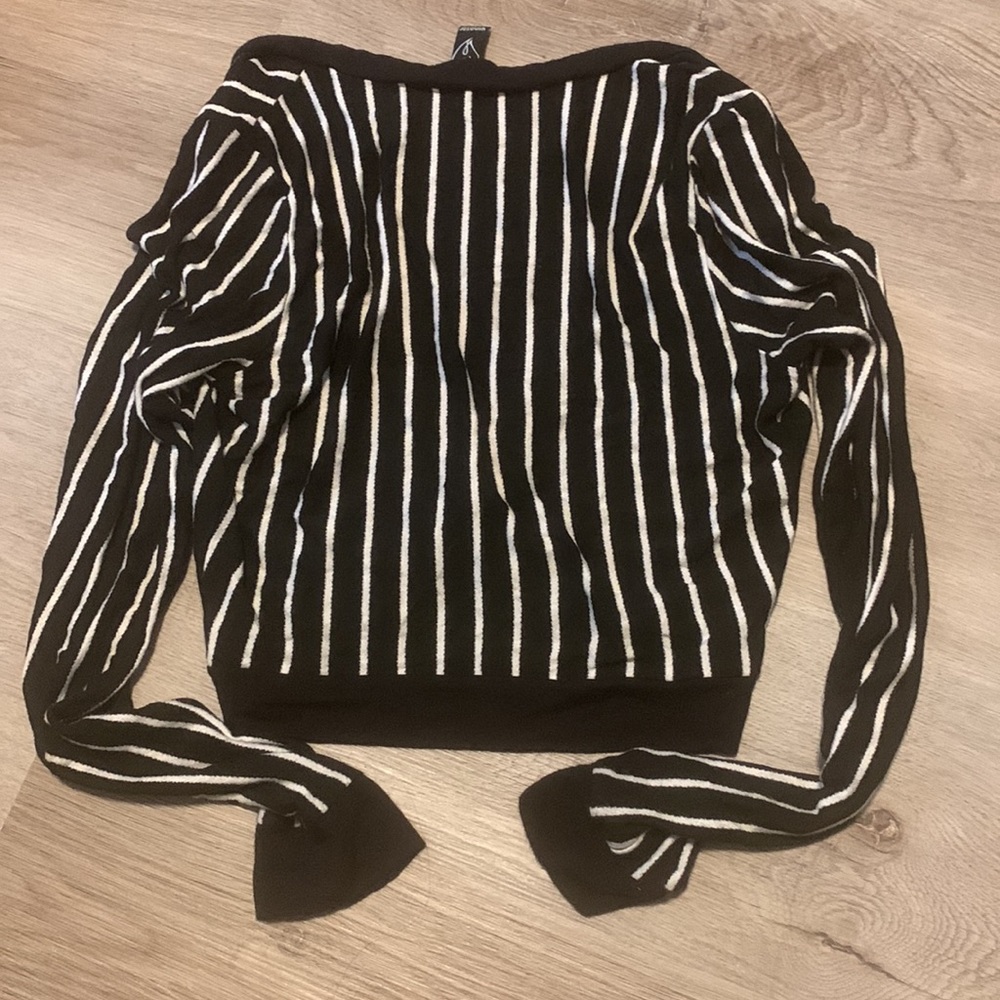 Top - Picture 2 of 3